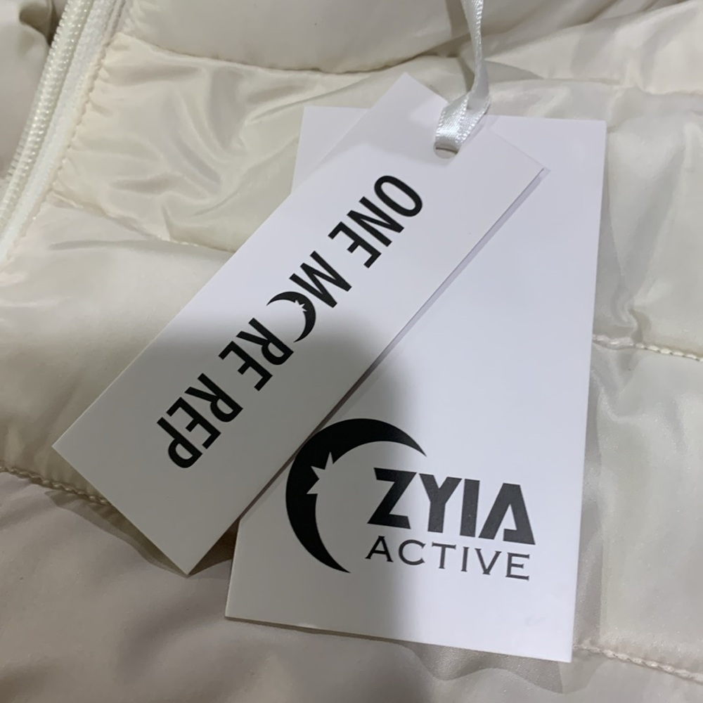 Czyia Active winter jacket NWT Size L - Picture 6 of 7